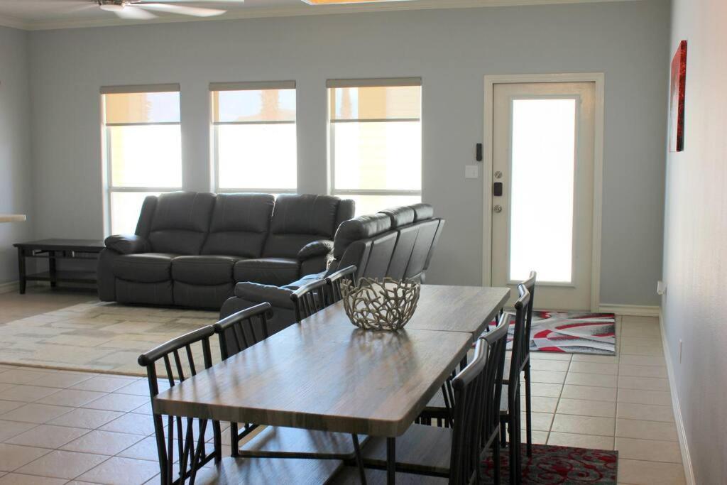 Spacious Home, Short Walk To Beach, Heated Pool! Corpus Christi Esterno foto